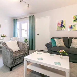  Apartment Meadow House