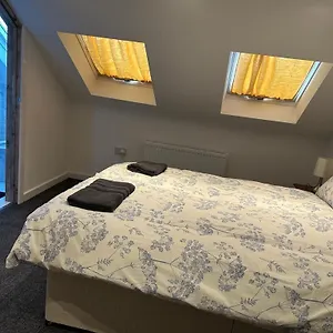  Habitación en casa particular Luton Near Airport Private & Shared Bathroom Option