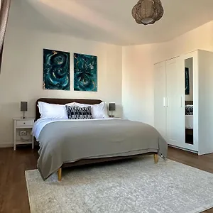  Habitación en casa particular City Nights -