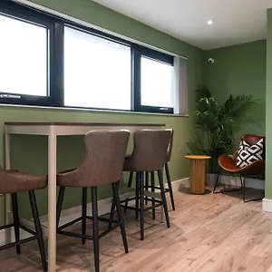 https://brentford-apartments-by-charles-hope.brighton-hotels-england.com